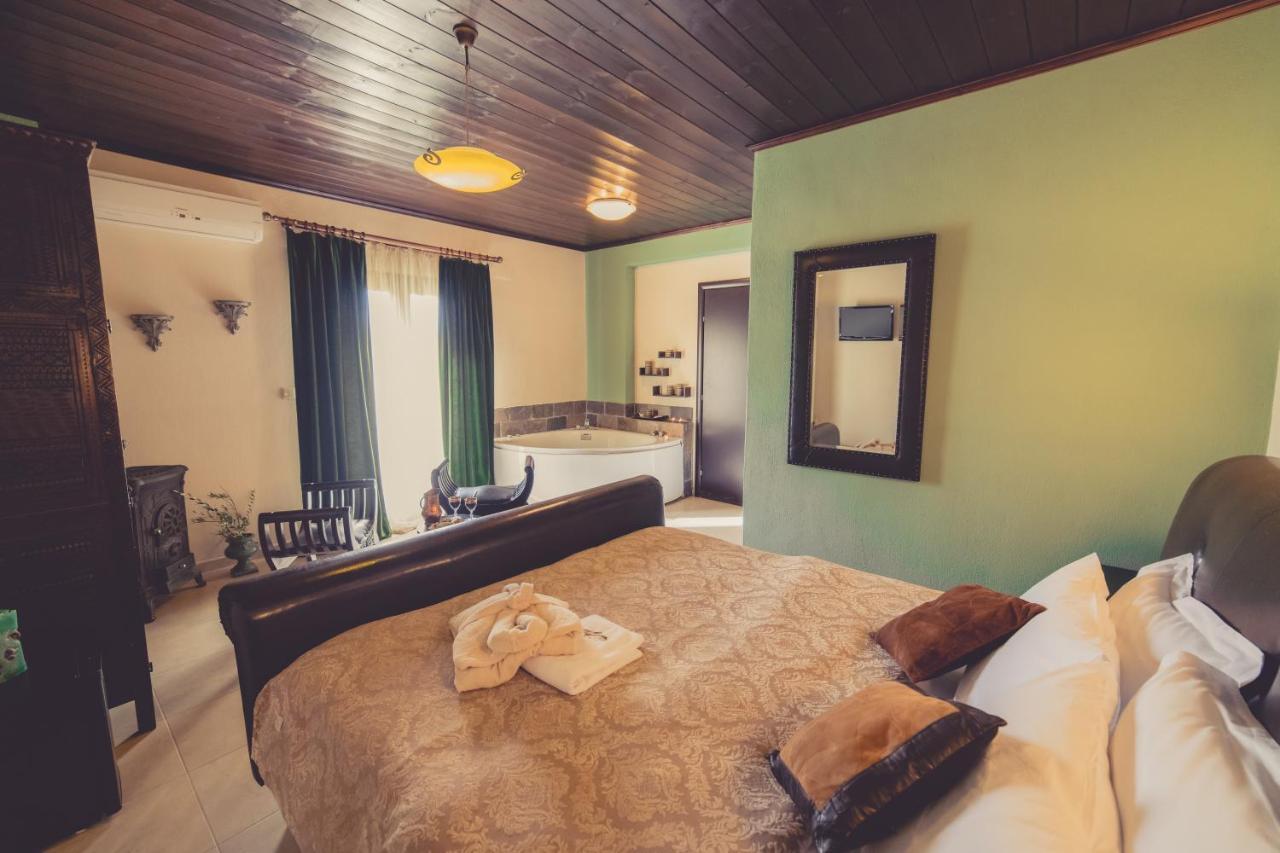 Paroraia Hotel Angistron ภายนอก รูปภาพ